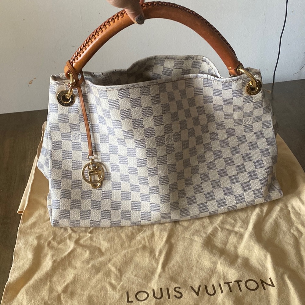 Louis Vuitton artsy